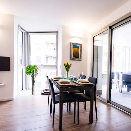 Amazing Brand New 2 Upper Scale With Gym Close To Metro Апартаменты *