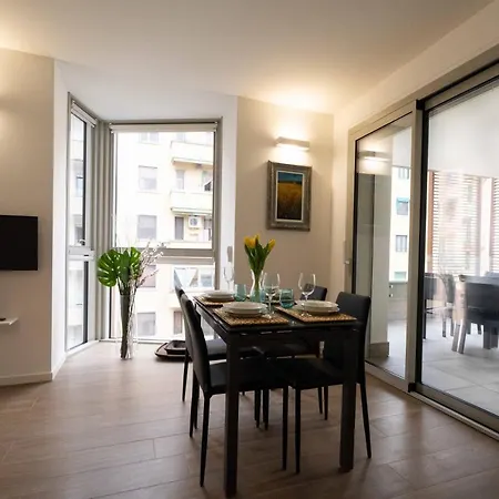 Amazing Brand New 2 Upper Scale With Gym Close To Metro Апартаменты Милан