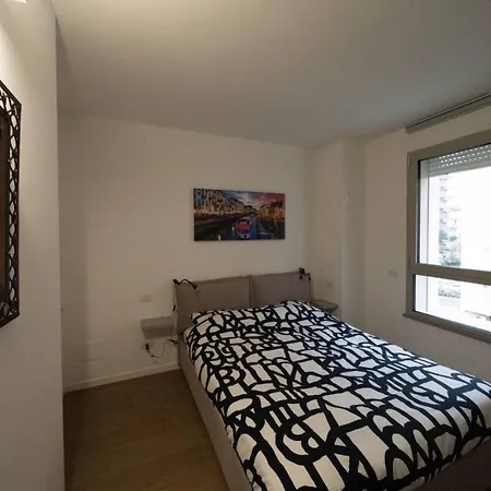 Апартаменты Amazing Brand New 2 Upper Scale With Gym Close To Metro